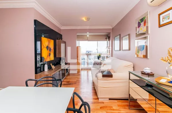 Cristo Redentor | Apartamento semi mobiliado com 3 quartos (sendo 1 suíte) à venda | 75 m² | 2 vagas | Com sacada | Em Porto Alegre/RS