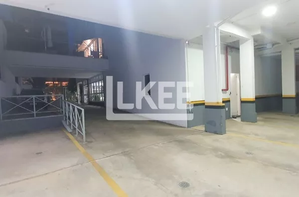 Petrópolis | Cobertura semi mobiliado com 3 quartos (sendo 1 suíte) para alugar | 103 m² | 2 vagas | Com lareira, sacada e churrasqueira | Em Porto Alegre/RS