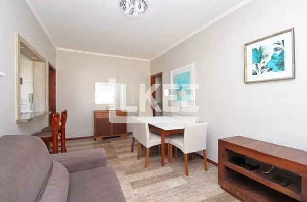 Petrópolis | Apartamento semi mobiliado com 2 quartos para à venda | 92 m² | 1 vaga | Com sacada | Sem Elevador |  Em Porto Alegre/RS