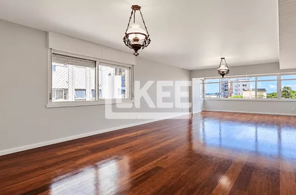 Moinhos de Vento | Apartamento com 3 quartos (sendo 1 suíte) à venda | 99m² | 2 vagas | em Porto Alegre/RS