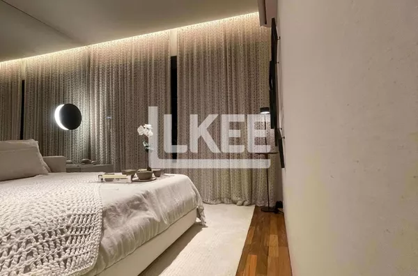 Bela Vista| Apartamento living estendido de 3 quartos sendo 2 suítes á venda | 216,67m² | 3 vagas | Com churrasqueira, lareira e sacada | Em Porto Alegre/RS