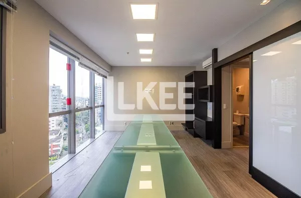 Três Figueiras | Sala Comercial semi mobiliada para aluguel | 44,02m² | Lavabo | 1 Vaga | Em Porto Alegre/RS