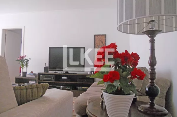 Apartamento com 3 dormitórios e 1 vaga à venda no bairro Floresta Totalmente reformado