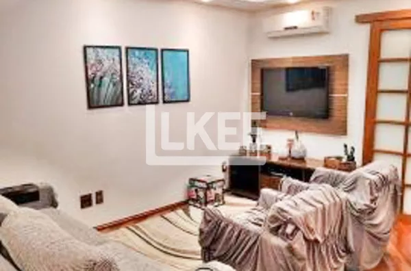 Cristal | Apartamento com 3 quartos (sendo 1 suíte) à venda | 102 m² | 2 vagas | Com lareira, sacada e churrasqueira | Em Porto Alegre/RS