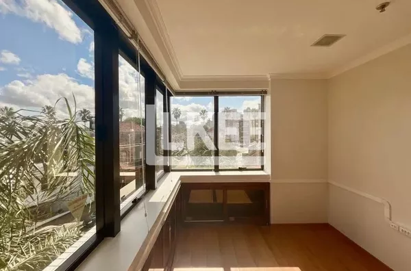 Petrópolis | Sala comercial semimobiliada para aluguel | 47 m² | 1 Lavabo | 1 Copa | 2 Vagas | Em Porto Alegre/RS