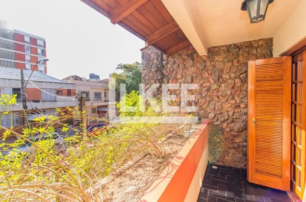 Menino deus | Casa com 5 quartos (2 suítes) para venda | 383 m² | 3 vagas | Com churrasqueira e lareira |  Em Porto Alegre/RS