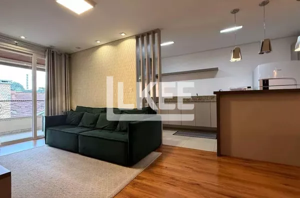 Centro | Apartamento mobiliado com 2 quartos (sendo 2 suítes) à venda | 93,96 m² | 3 Banheiros | Sacada | Churrasqueira | 1 Vaga | Em Gramado/RS