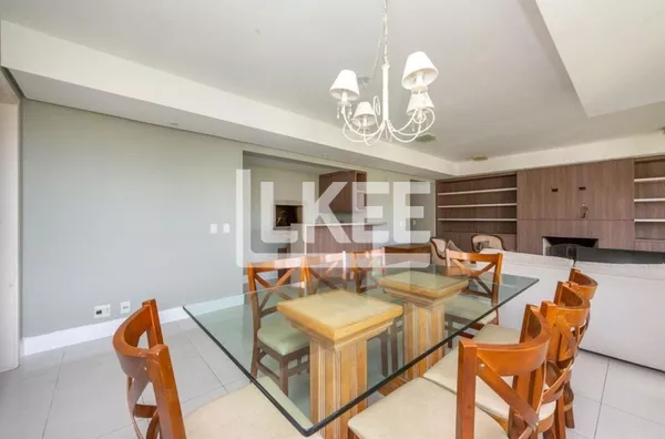 Rio Branco | Apartamento semi mobiliado com 3 quartos (sendo 1 suíte) à venda | 140 m² | 3 vagas | Com lareira e churrasqueira | Em Porto Alegre/RS 