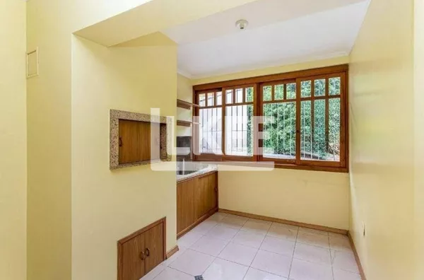 Petrópolis | Apartamento semi mobiliado com 2 quartos (sendo 1 suíte) para alugar | 75 m² | 1 vaga | Com churrasqueira | Em Porto Alegre/RS