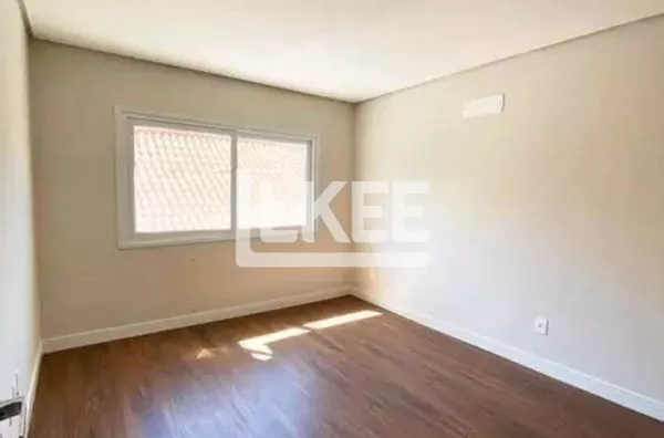 Centro | Apartamento com sacada à venda | 1 suíte | 80,94 m² | 1 Banheiros | 1 Vaga | Churrasqueira | Lareira | Em Canela / RS