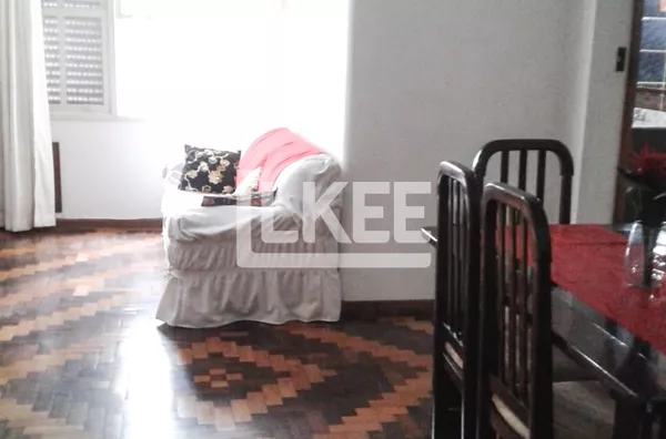 Praia de Belas | Apartamento reformado com 2 quartos à venda | 71 m² | Sem vaga | Sem elevador | Em Porto Alegre/RS