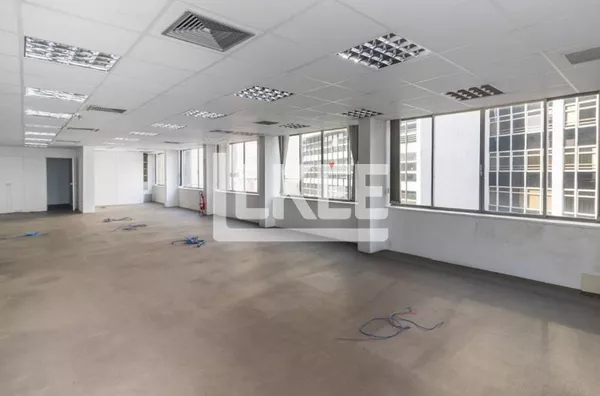 Centro Histórico | Andar comercial reformado para alugar | 790,12 m² | Em Porto Alegre/RS