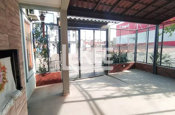 Hípica | Casa em condominio semi mobiliada com 3 suítes à venda | 181 m² | 2 vagas | Com lareira, sacada e churrasqueira | Em Porto Alegre/RS