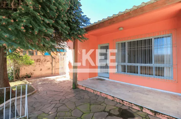 Jardim Sabará | Casa com 4 quartos ( sendo 1 uma suíte)  à venda | 150m² | 2 Banheiros | Churrasqueira | Em Porto Alegre/RS