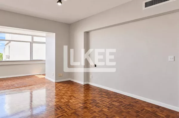 Moinhos de Vento | Apartamento com 3 quartos (sendo 1 suíte) à venda | 99m² | 2 vagas | em Porto Alegre/RS