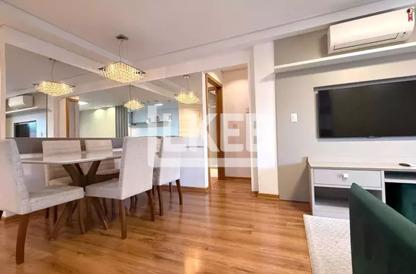 Centro | Apartamento mobiliado com 2 quartos (sendo 2 suítes) à venda | 93,96 m² | 3 Banheiros | Sacada | Churrasqueira | 1 Vaga | Em Gramado/RS