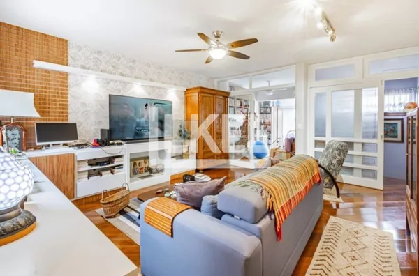 Ipanema | Casa em condominio reformada semi mobiliada com 4 quartos (sendo 1 suíte) à venda | 318 m² | 2 vagas | Com lareira e churrasqueira | Em Porto Alegre/RS  