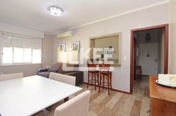 Petrópolis | Apartamento semi mobiliado com 2 quartos para à venda | 92 m² | 1 vaga | Com sacada | Sem Elevador |  Em Porto Alegre/RS