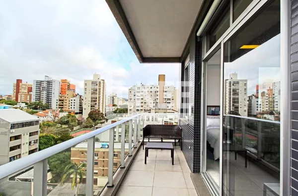 Petrópolis | Studio semi mobiliado à venda | 61 m² | 2 vagas | Com lareira, sacada e churrasqueira | Em Porto Alegre/RS