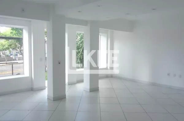 Higienópolis - Casa com 3 Dormitórios e 3 vagas para alugar 