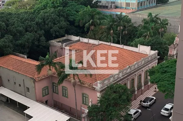 Centro Histórico | Apartamento reformado com 3 quartos (sendo 1 suíte) à venda | 140 m² | 1 vaga | Com sacada | Em Porto Alegre/RS