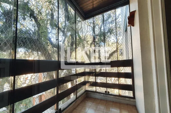 Menino Deus | Apartamento semi mobiliado com 3 quartos para alugar | 114m² | 3 Banheiros | 2 vagas | 2 Sacadas | Churrasqueira | Em Porto Alegre/RS