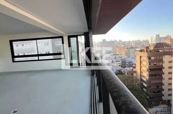 Bela Vista | Apartamento com 3 Quartos (sendo 3 suítes) à venda | 208m² | 5 Banheiros | 3 Vagas | Sacada | Em Porto Alegre/RS
