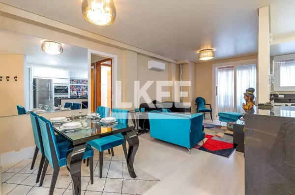 Centro | Apartamento mobiliado com 2 quartos (sendo 2 suítes) à venda | 93,96 m² | 3 Banheiros | Sacada | Churrasqueira | Lareira | 1 Vaga | Em Gramado/RS