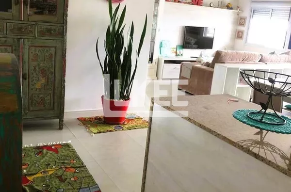 São Geraldo | Apartamento com 2 quartos (1 suíte) à venda | 82,36 m² | 1 vaga | Com sacada e churrasqueira | Em Porto Alegre/RS