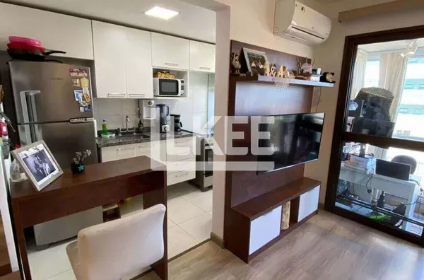 Santa Maria Goretti | Apartamento semi mobiliado com 2 quartos (sendo 1 suíte) à venda | 62 m² | 1 vaga | Com sacada e churrasqueira | Em Porto Alegre/RS