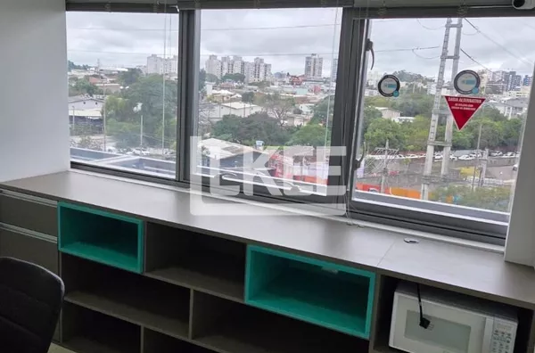 São Sebastião | Sala comercial mobiliada à venda | 24,91 m² | 1 Banheiro | 1 Vaga | Em Porto Alegre/RS