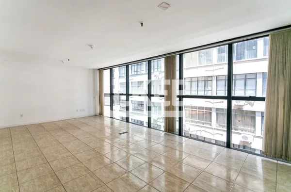 Centro Histórico | Sala comercial à venda | 37,94 m² | 1 banheiro | Sem vaga | Em Porto Alegre/RS