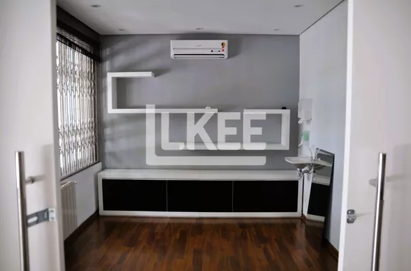 Três Figueiras | Casa semi mobiliada e equipada com 4 suítes à venda | 526 m² | 4 vagas |  Com lareira, churrasqueira e piscina | Em Porto Alegre/RS