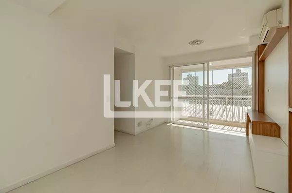 Passo da Areia | Apartamento Semimobiliado com 2 quartos (sendo 1 suíte) à venda | 69m² | 2 Banheiros | Churrasqueira | Sacada | 1 Vaga | Porto Alegre/RS