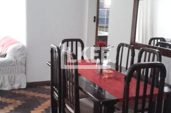 Praia de Belas | Apartamento reformado com 2 quartos à venda | 71 m² | Sem vaga | Sem elevador | Em Porto Alegre/RS