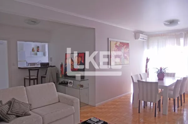 Apartamento com 3 dormitórios e 1 vaga à venda no bairro Floresta Totalmente reformado