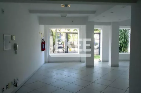 Higienópolis - Casa com 3 Dormitórios e 3 vagas para alugar 