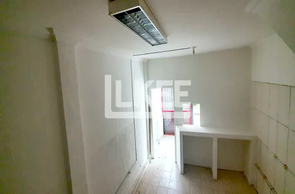 Floresta | Loja Reformada com vitrine para aluguel | 56 m² 