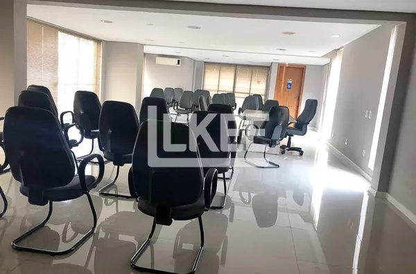 Menino Deus | Sala comercial mobiliada à venda | 44 m² | 1 vaga | Com sacada | Em Porto Alegre/RS