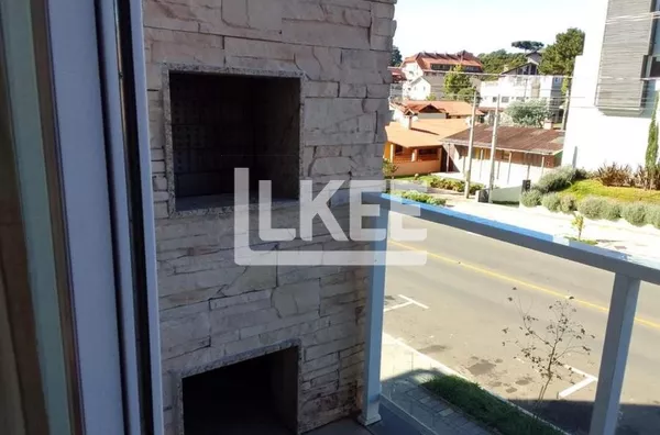 Centro | Apartamento duplex com sacada à venda | 1 quarto (suíte) | 54,66 m² | 2 Banheiros | 1 Vaga | Churrasqueira | Lareira | Em Canela / RS