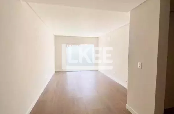 Centro | Apartamento com sacada à venda | 1 suíte | 80,94 m² | 1 Banheiros | 1 Vaga | Churrasqueira | Lareira | Em Canela / RS