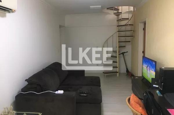 Menino Deus | Cobertura duplex mobiliada com 3 quartos (1 suíte) para alugar | 155,96 m² | 2 vagas | Com churrasqueira e sacada | Em Porto Alegre/RS