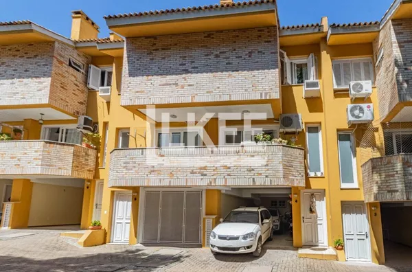 Tristeza |  Casa semi mobiliada em condomínio com 3 Quartos (Sendo 1 suíte) | 161m² | 3 banheiros | 2 vagas | Churrasqueira | Lareira | Sacada | Em Porto Alegre/RS