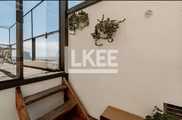 Centro Histórico | Cobertura triplex semimobiliada com  1 quarto (suíte)  à venda | 2 banheiros | 92m² | 1 vaga | Em Porto Alegre /RS