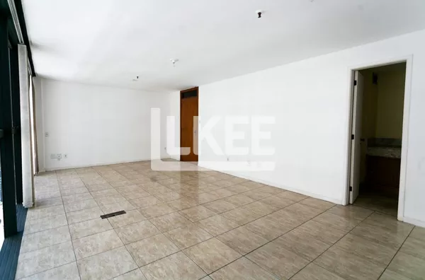 Centro Histórico | Sala comercial à venda | 37,94 m² | 1 banheiro | Sem vaga | Em Porto Alegre/RS