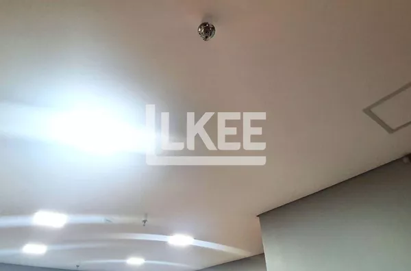 Gesso no teto e iluminação prontos