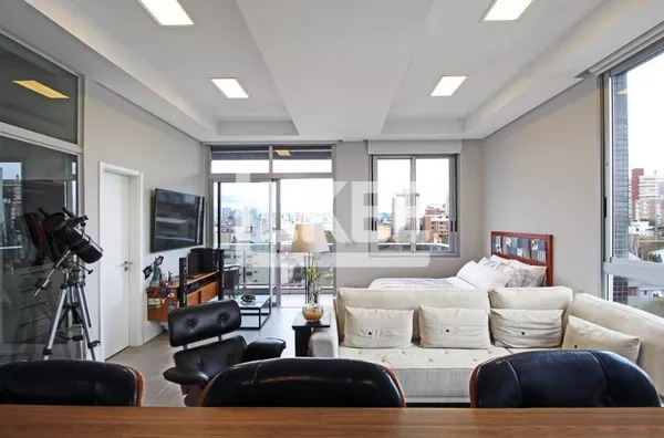 Petrópolis | Apartamento semi mobiliado com 1 quarto à venda | 61 m² | 2 vagas | Com lareira e churrasqueira | Em Porto Alegre/RS