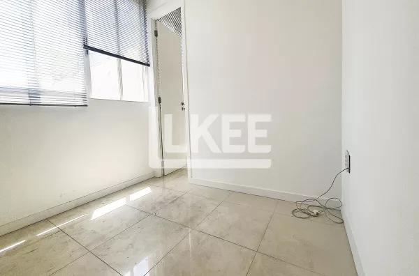 Centro Histórico | Sala Comercial semi mobiliada à venda | 39,16 m² | 2 Copas | 2 Banheiros | Sem Vaga |Em Porto Alegre/RS