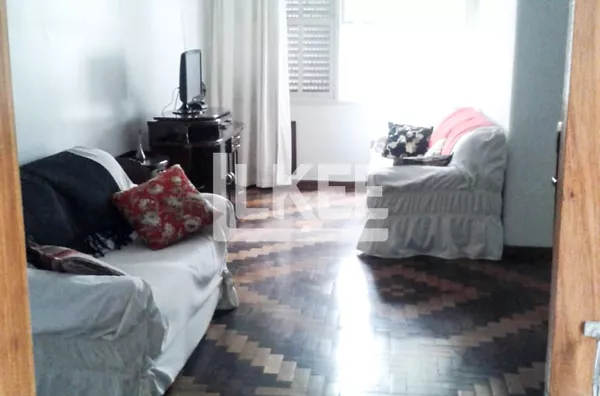 Praia de Belas | Apartamento reformado com 2 quartos à venda | 71 m² | Sem vaga | Sem elevador | Em Porto Alegre/RS
