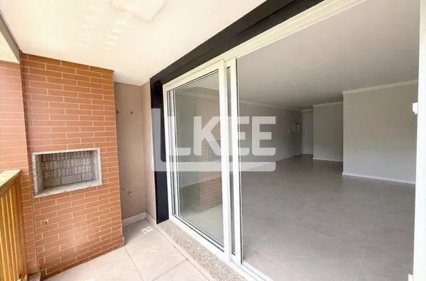Centro | Apartamento com sacada 2 quartos (sendo 2 Suítes) à venda | 78,33 m² | 3 Banheiros | 2 Vagas | Churrasqueira | Em Canela/RS
